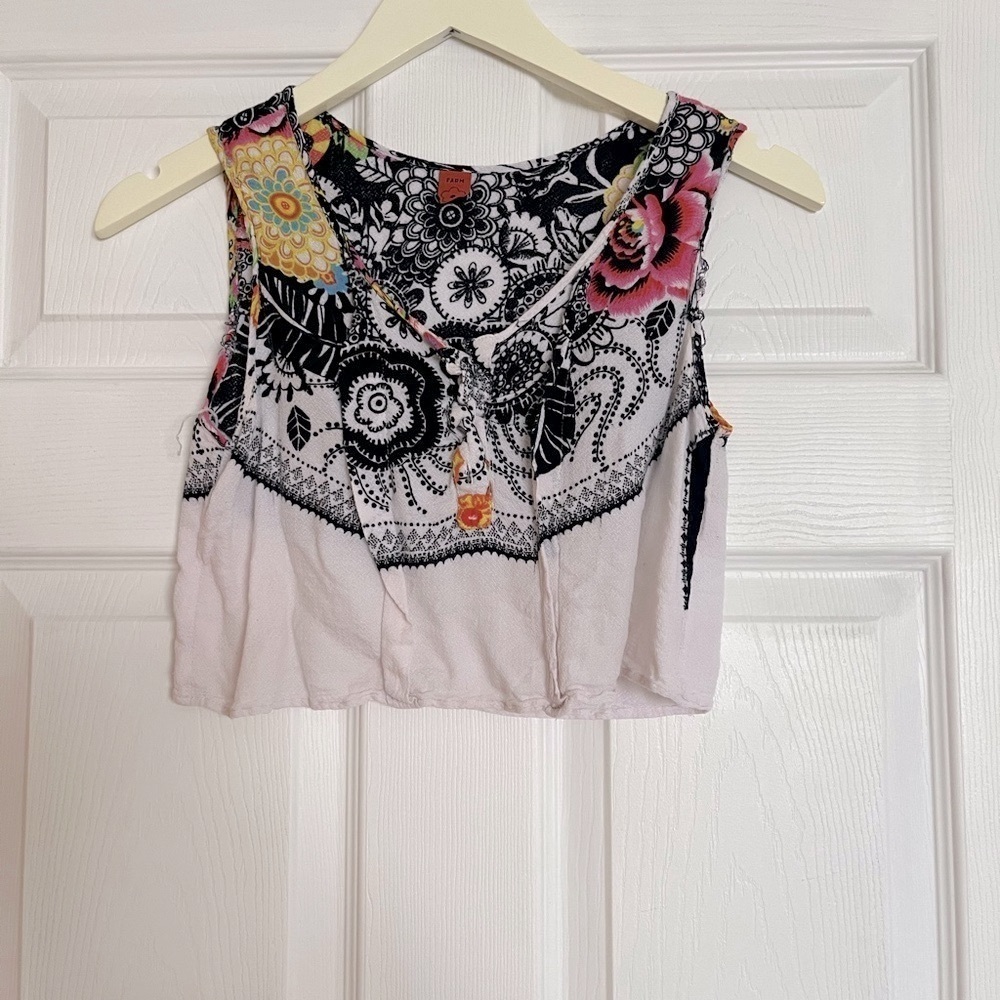 Farm Rio Floral Black and Pink Women's Top cropped